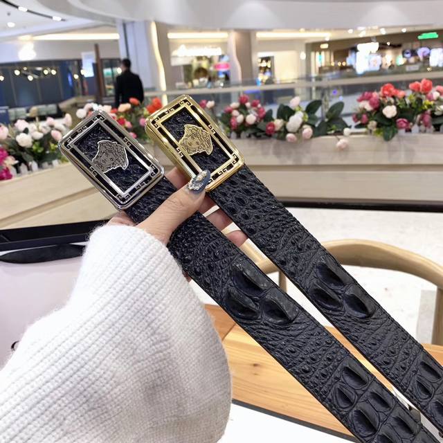 Crocodile Uses Imported Cowhide To Press The Crocodile Bone Belt Body. The Whole
