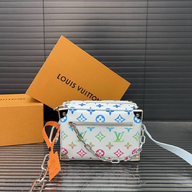 Louisvuitton Louis Vuitton Gradient Series Mini Soft Trunk Embossed Chain Box Ba