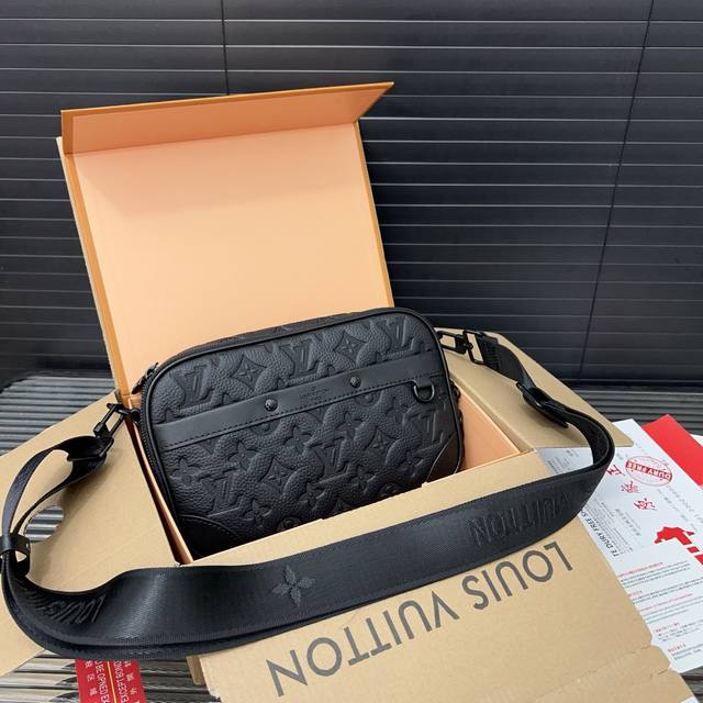 Louisvuitton Louis Vuitton Alpha Leather Shoulder Messenger Bag Classic All-Matc