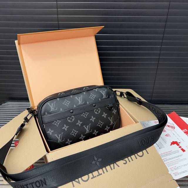 Louisvuitton Louis Vuitton Alpha Shoulder Messenger Bag Classic All-Match Real S
