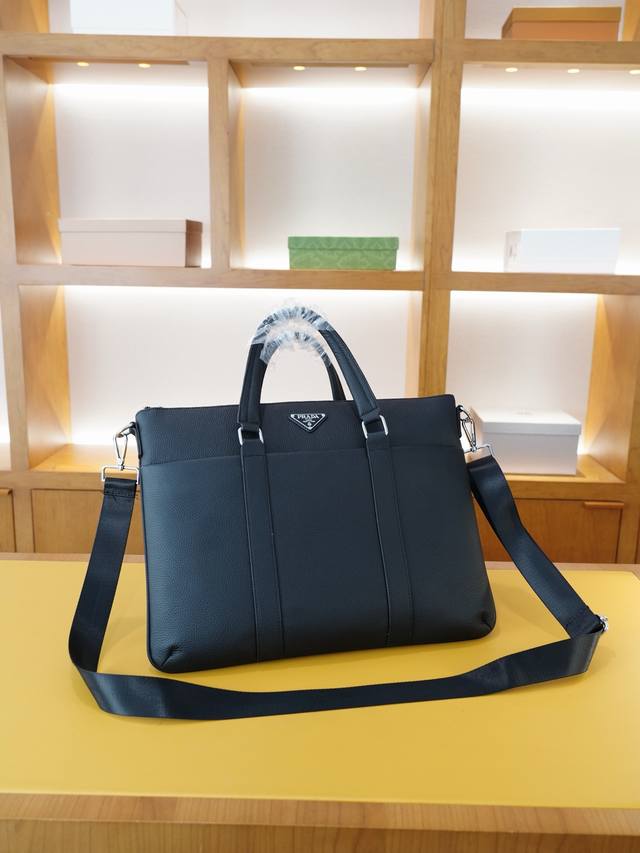 Prada Prada Official Website Synchronized High Version Hand-Held Crossbody Backp