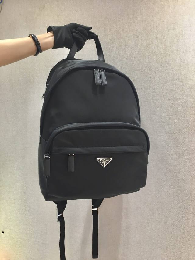 New Backpack The Latest Backpack Of The Year 2V066, Made Of Imported Saffiano Le
