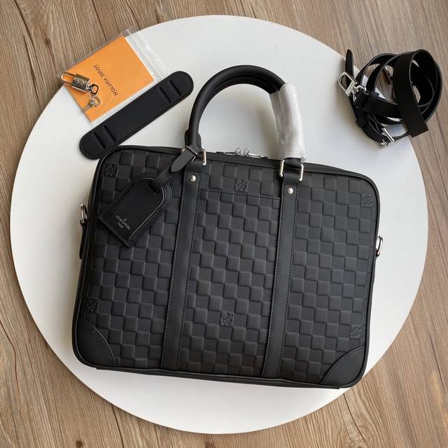 Exclusive Real Shot N40444 Embossed This Voyage Small Briefcase Is Made Of Damie