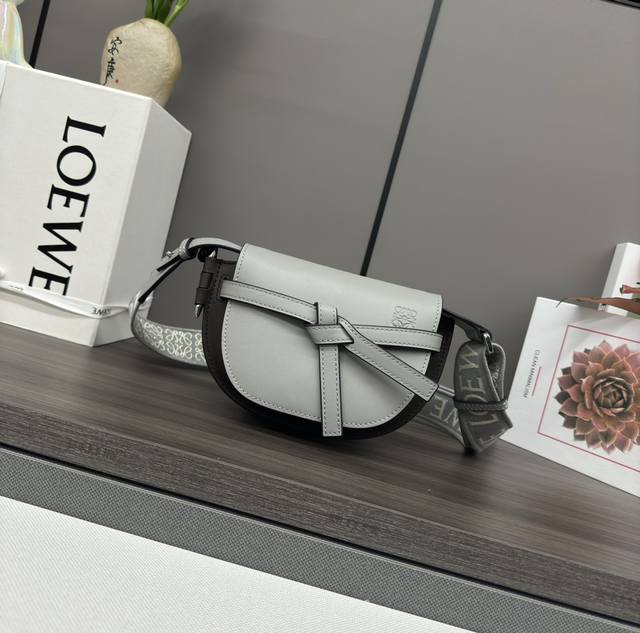 Lw Gate Dual New Color Minigatedual Handbag Is Made Of Soft Natural Cowhide Leat