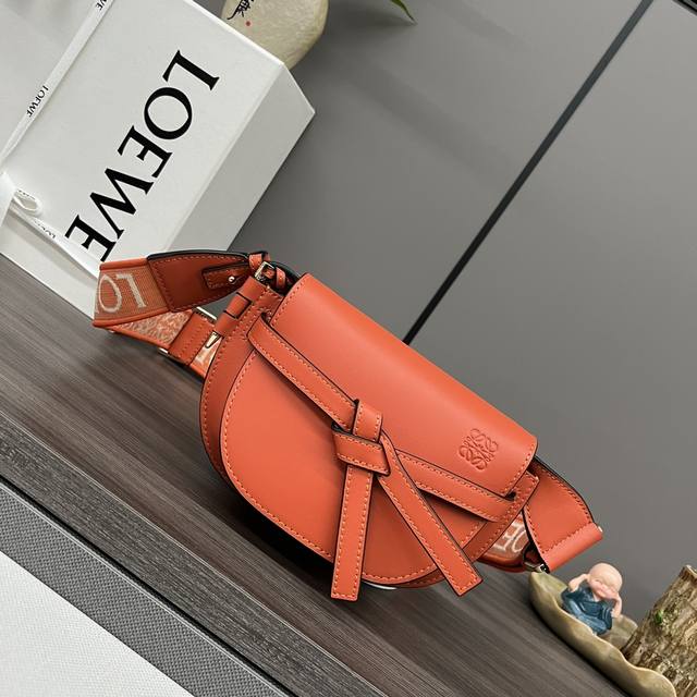 Lw Gate Dual New Color The Minigatedual Handbag Is Crafted From Soft Natural Cow