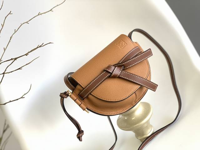 Lo*Wegate Mini Arrives The Much-Loved Gate Bag Is Transformed Into A Fun And Inn