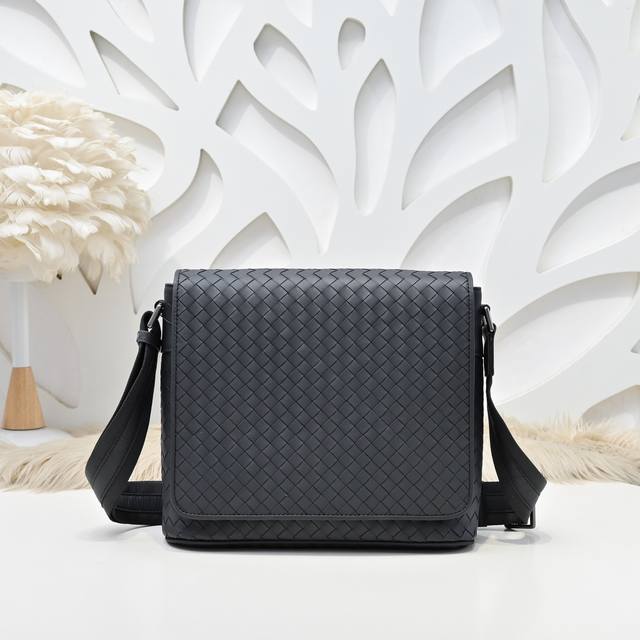 Bv- The Latest Men's Messenger Bag, Original Quality, Official Website, Using To