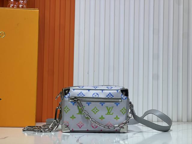 M44480 Gradient Tricolor Virgil Abloh Presents The Mini Soft Trunk Chain Bag For