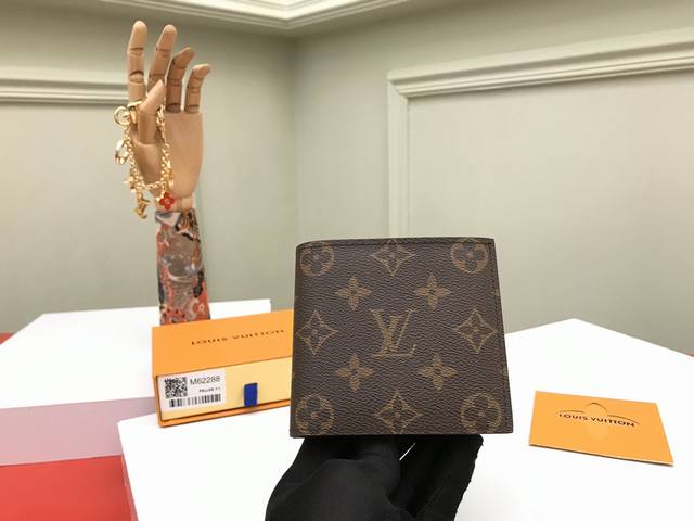 Factory P Price Top Original M62288 Monogram Marco Wallet With A Snap Pocket For