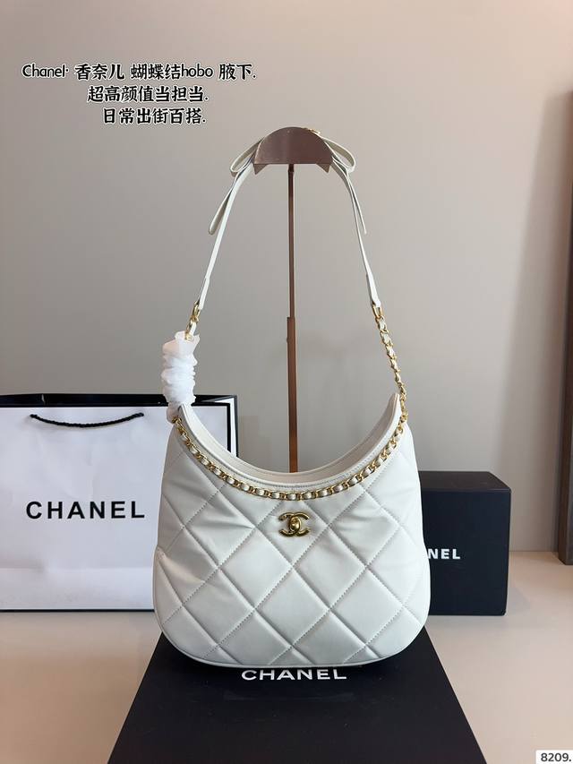 With Gift Box. Chanel. Underarm Bag. Fashionable And Well Matched. Not Old-Fashi