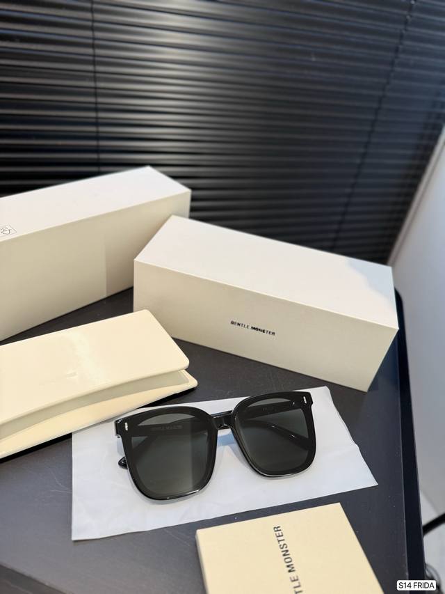 Comes With A Full Set Of Packaging Gentle Monster-Sunglasses Are Really Versatil
