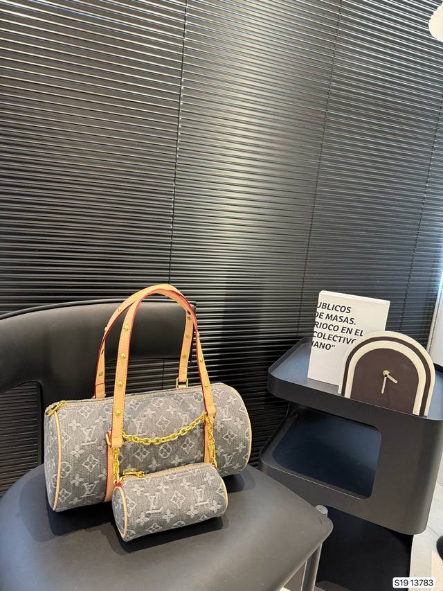 Lv Armpit Bag 2 In 1 Denim Pillow Bag Second-Hand Bags Are Very Classic Bags. No