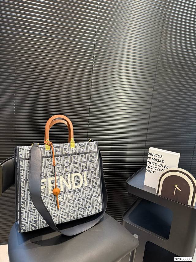Fendi Tote Bag, It Is So Popular This Year! This Bag Is Also Very Beautiful! The