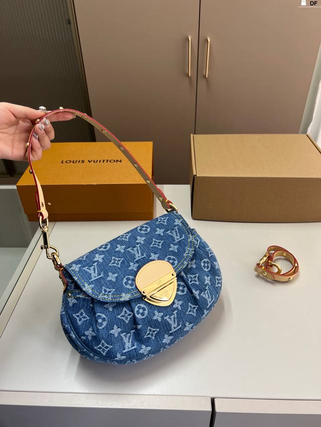 Chip Version Lv Denim Underarm Bag A Versatile Classic And Exquisite One A Versa