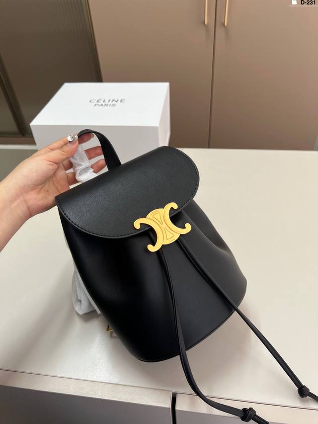 Celine Triomphe Old Flower Backpack Lisa Same Style Combines Retro Elements With