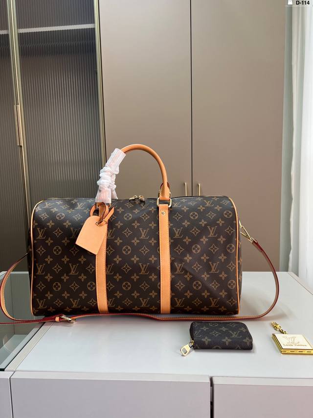 With Card Holder And Mirror Lv Travel Bag A Handsome And Spacious Travel Bag Cla