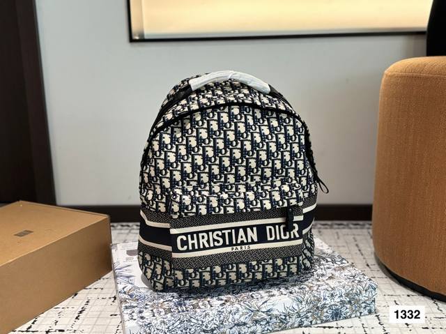Dior Backpack New Models Are Available. They Look Good On Both Men And Women. A