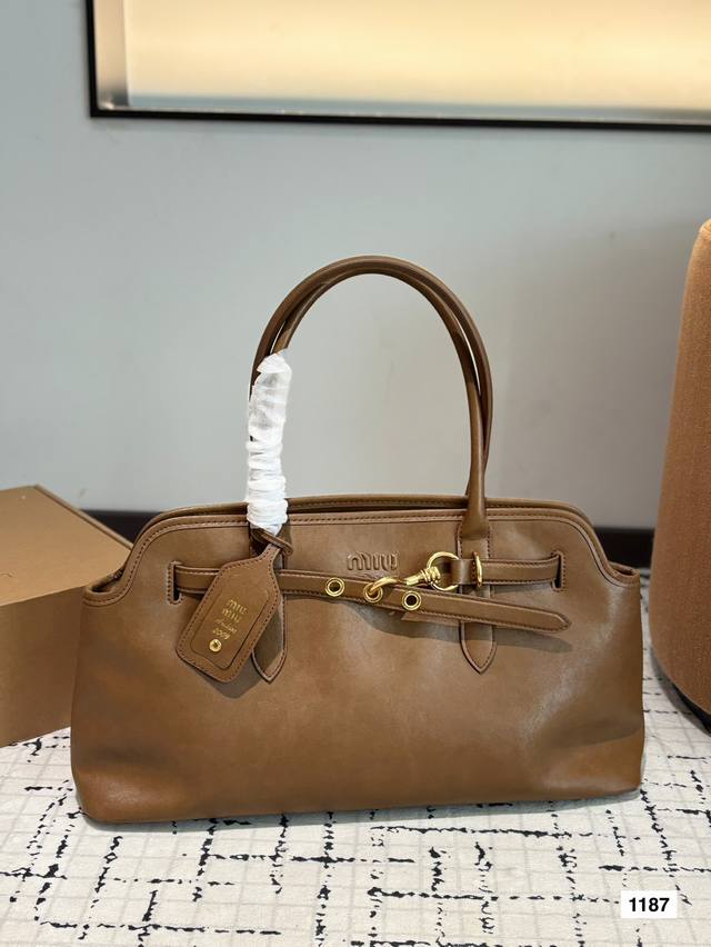 Miumiu Bowling Briefcase 25Ss Show Model! The Comfortable Atmosphere Is Full! Th