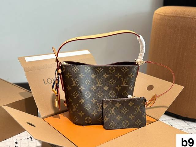 New Chip With Box Size: 17*18Cm L's New Product Show Bucket Bag In Addition To T