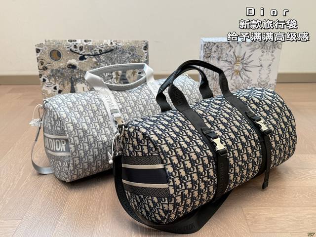Dior's New Travel Bag Gives A Full Sense Of Luxury. It Is Very Convenient For Da