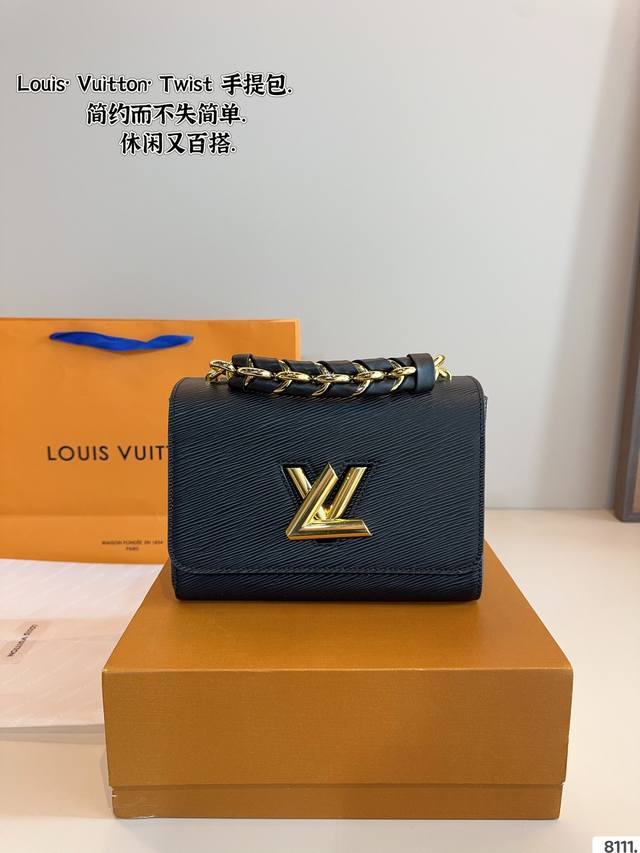 With Gift Box Lv Twist Hand-Held Chain Bag. I Don't Need To Introduce It Too Muc