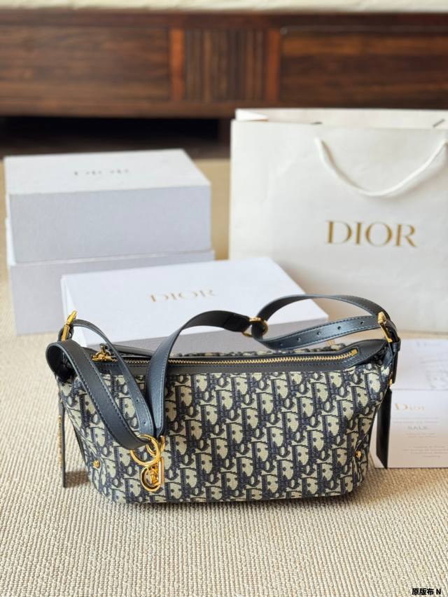 Original Cloth D-Journey Series Handbags With Clever Details Whose Idol Is Carry