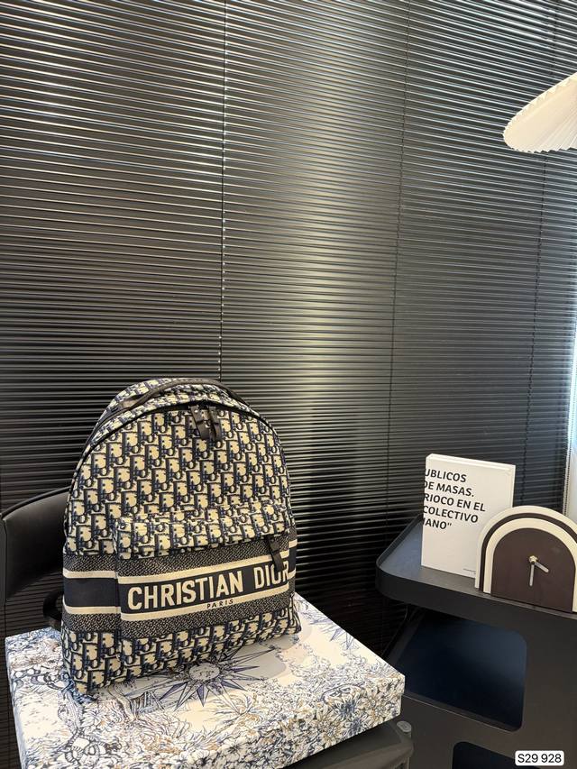 Dior Backpack New Models Are Available For Men And Women. As A Qualified Backpac