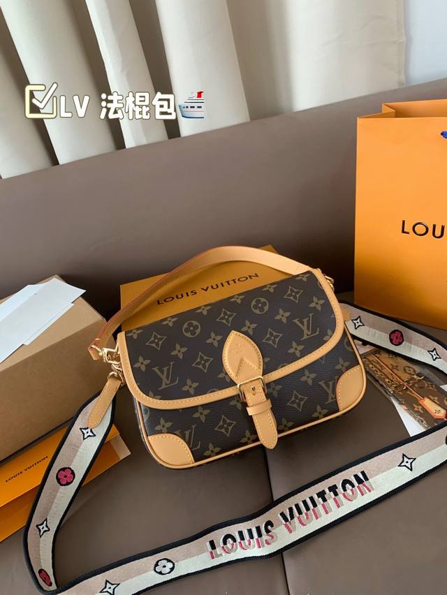 With Airplane Box Folding Box Steel Hardware Lv Popular King Baguette Bag - Lv D