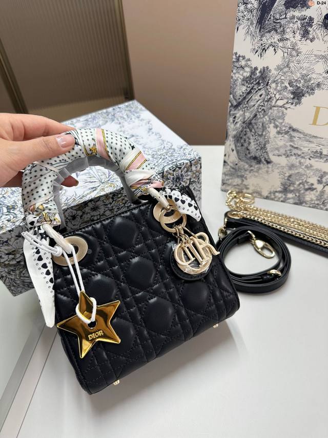 High-Quality Version. Upgraded Shipment Dior Three-Grid Princess Diana Sheepskin