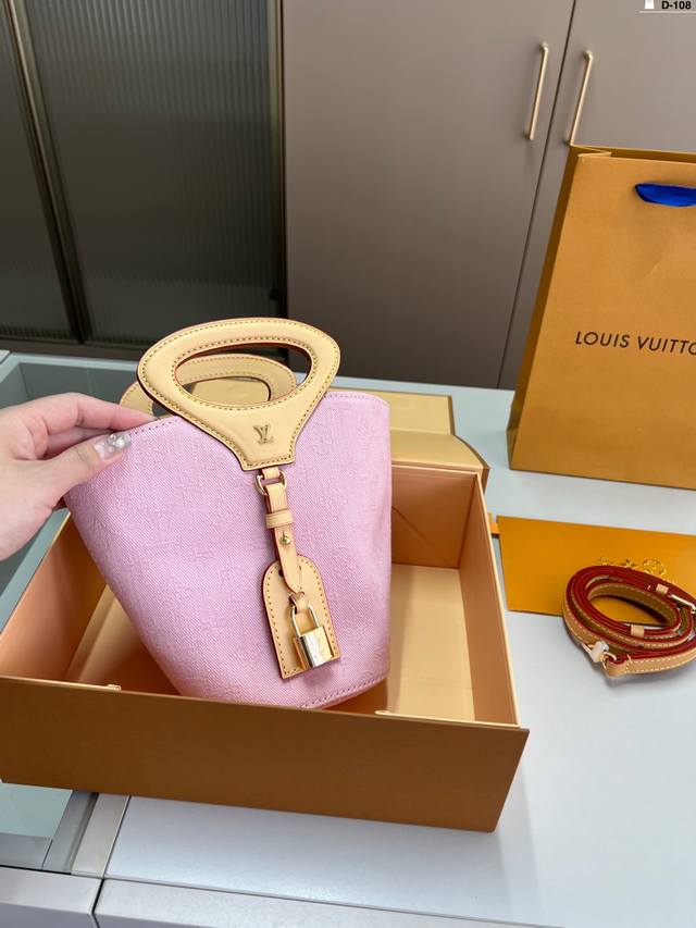 Lv Louis Vuitton's New S25 Catwalk Model Rivage Bb Bucket Basket Bag Has A Uniqu