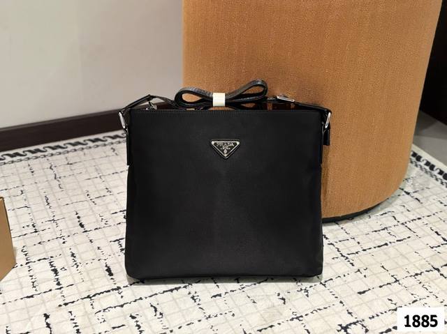 Prada Prada Nylon Cloth Label Shoulder Bag Men's Messenger Bag With Exquisite In
