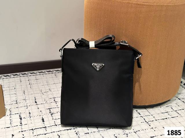 Prada Prada Nylon Cloth Label Shoulder Bag Men's Messenger Bag With Exquisite In