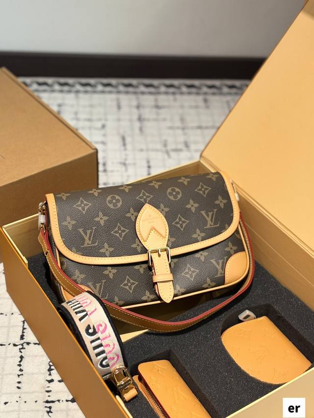 Set The Lv Baguette Bag Is So Pretty To Wear. The Real Shot Of The Upper Body Wi