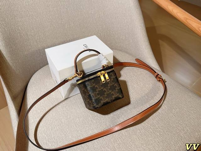 Celine Mini Hand-Held Small Box Bag Small Square Box Small Waste Bag Is A Must-H
