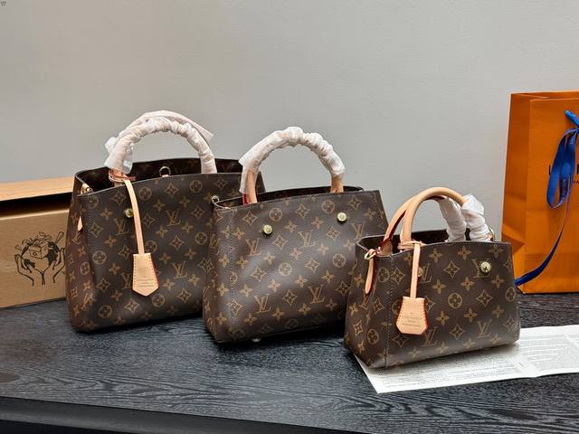 Size: 33 22 Large 28 18 Medium 22 15 Small Lv Old Flower Montaigne Bb Handbag Re