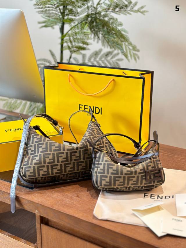 Wow~ Fendi's Latest Bag Is Out. A Simply Fendi Bag Xiao Ou Unboxes It For Everyo