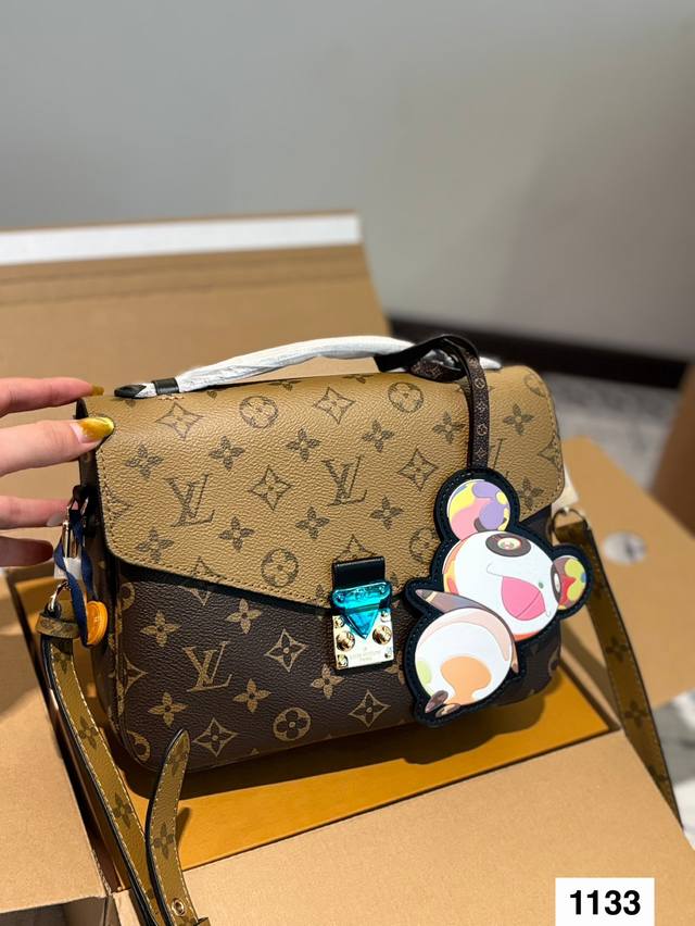 With Pendant And Box Size: 25Cm L's Top Quality Messenger Bag Old Flower Messeng