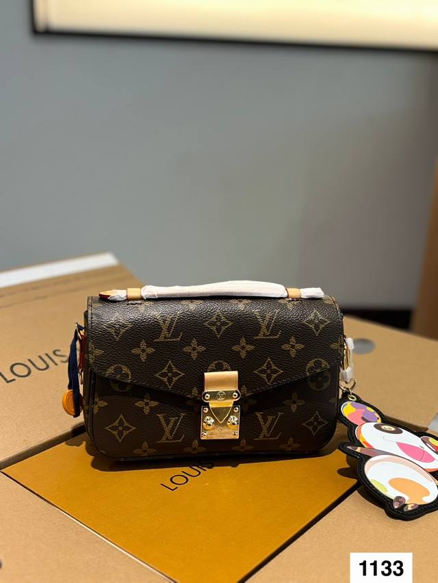 Lv Postman's Small Chain Bag With Pendant The New Postman Bag, Which Has Just Be