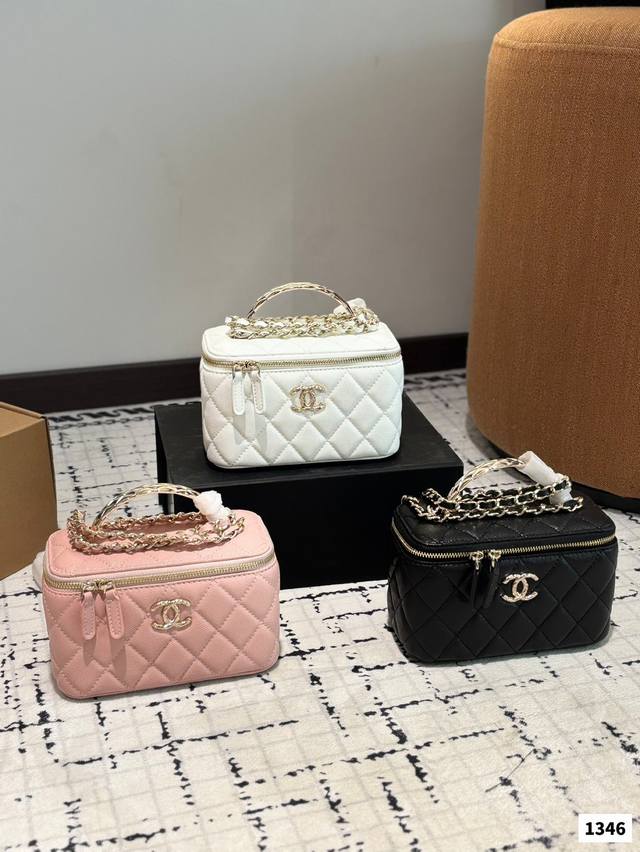 Chanel Cosmetic Bag With Folding Box I Think Every Girl Who Loves Makeup Should