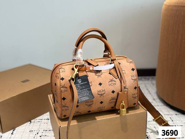 The Newly Upgraded Mcm Boston Bag Is So Cool! Compared To The Classic Model, The