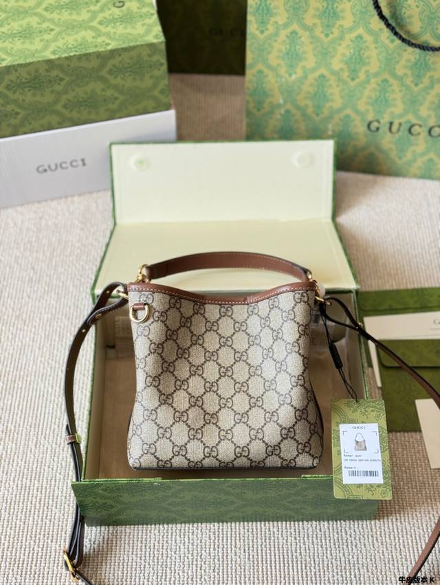 Cowhide Version Gucci Emblem Series Bags This Shopping Bag Combines The Gg Patte