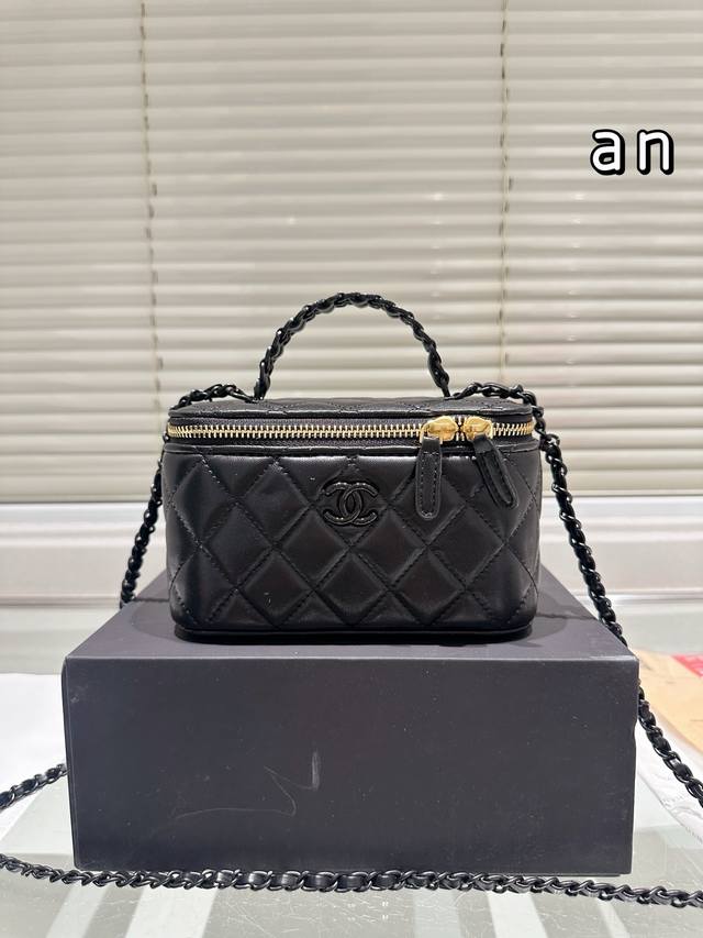 With Packaging Size: 20Cm Quality Packaging Chanel's New Lipstick Bag Small Hand