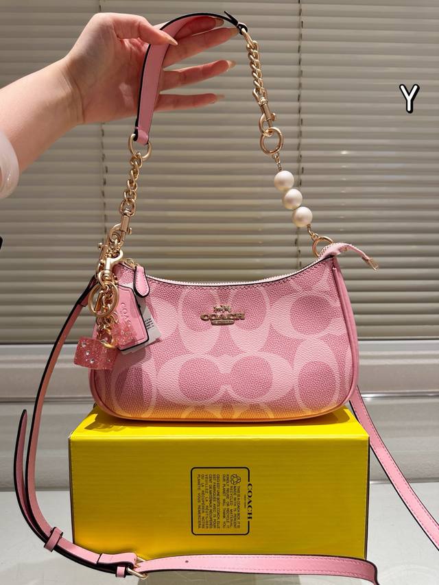 Cowhide Version Soft Matte Pink Coach's Hottest Underarm Bag Is Here Teri Series