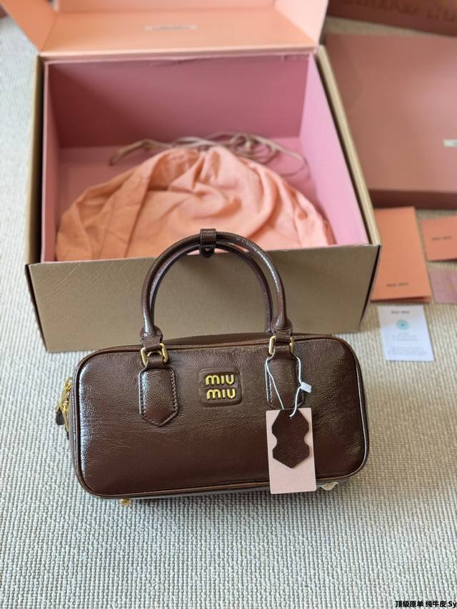 Top Grade Original Pure Cowhide Miumiu's New Patent Leather Bowling Bag Zundu Lo