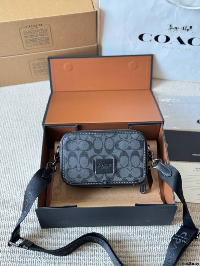 Cowhide Version Coach Wyatt Men's Small Camera Bag Coach New Model! Widened Bott