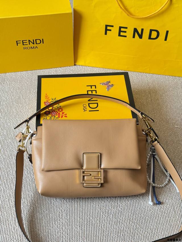 Cowhide Version With Pendant Fendi Mamma Baguette Fendi 2025 Spring/Summer Women
