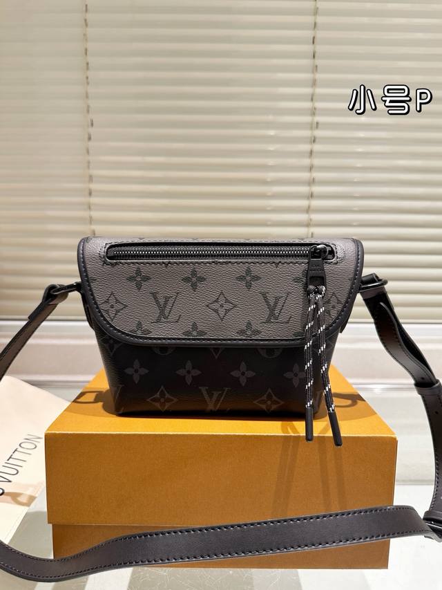 Small Size Men's Bag Sharing Lv Shoulder Bag Louisvuitton Is Very Popular Now. T