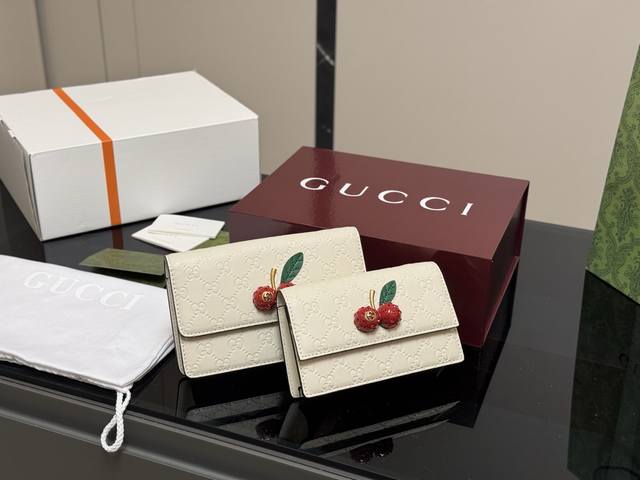 With Folding Box Airplane Box Size: 20*12Cm 17*10Cm The Little Cherry That Is Es