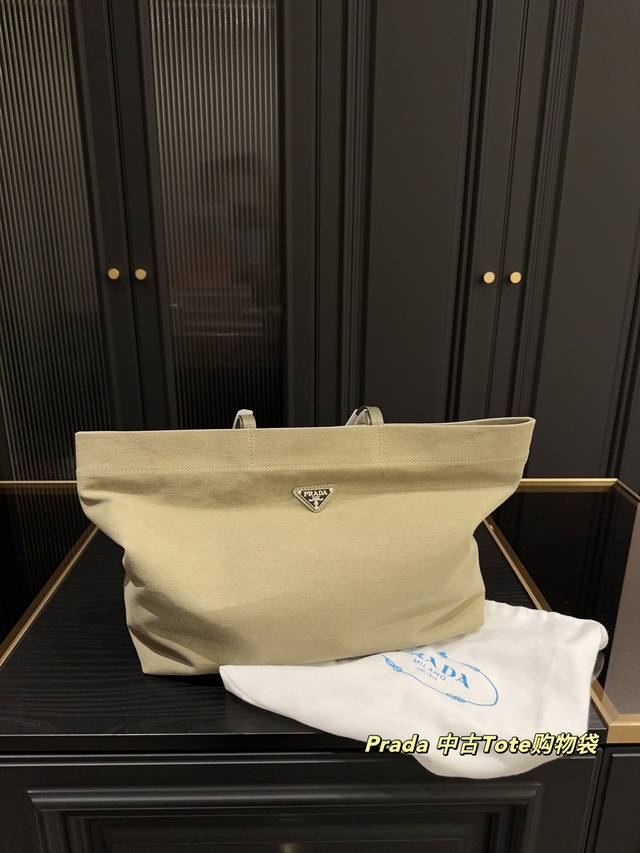 Size 37.30 Prada Used Tote Shopping Bag