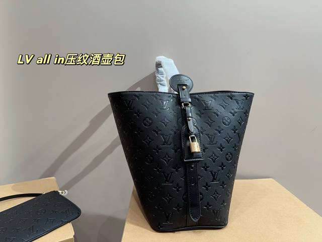 Size 26.30 Lv All In Embossed Hip Flask Bag